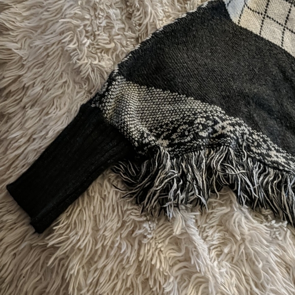 Plaid gray cream poncho - Picture 3 of 4